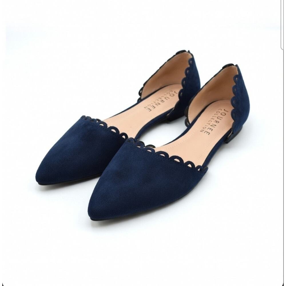 Journee Collection Women's Navy Scalloped Pointed-Toe Flats